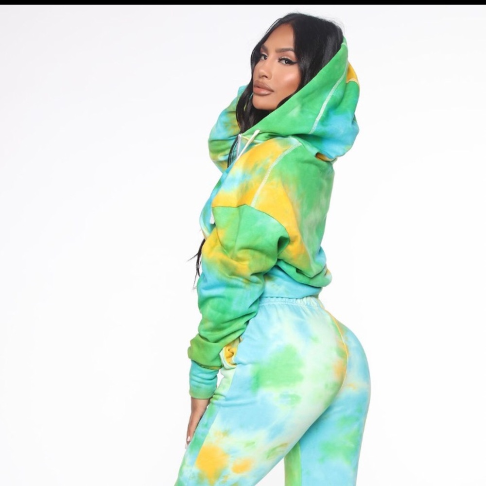 Fashion Nova Yoga & Chill Set - Picture 7 of 10